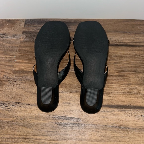 Dolce Vita Black Women's Sandals - Picture 4 of 6